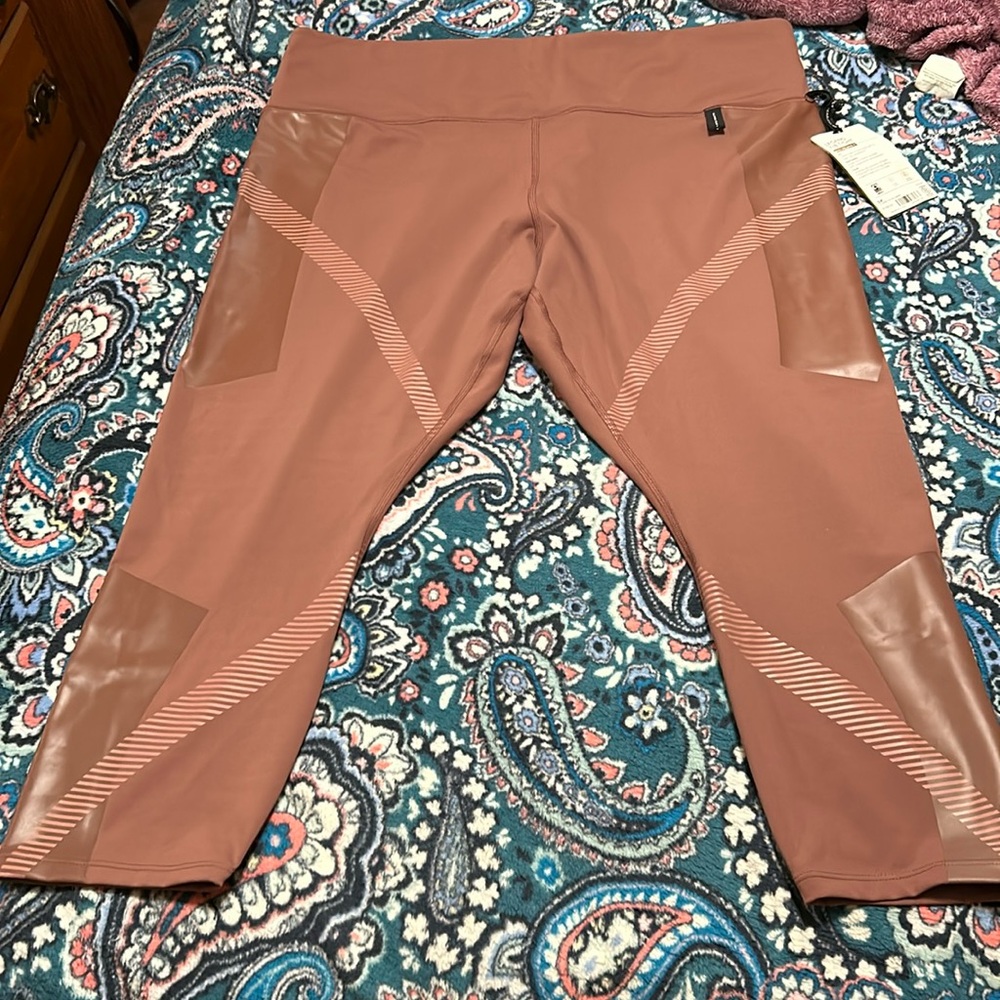 NWT Allyson Felix Athleta Legend 7/8 Tight